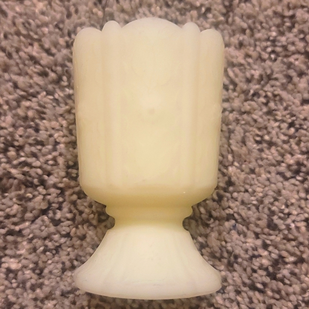 VINTAGE FENTON URANIUM VASE